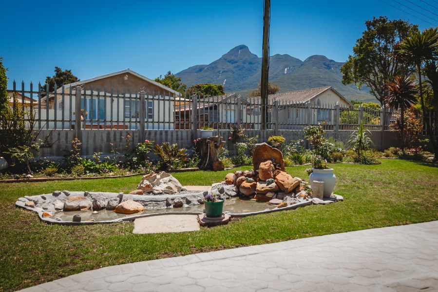 5 Bedroom Property for Sale in Denneoord Western Cape